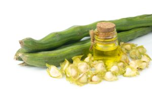 Lire la suite à propos de l’article Les bienfaits de l’huile de moringa ou l’huile de Ben